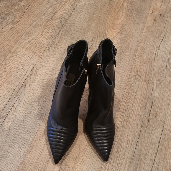 Elegant Black Stiletto Ankle Boots - Picture 5 of 16